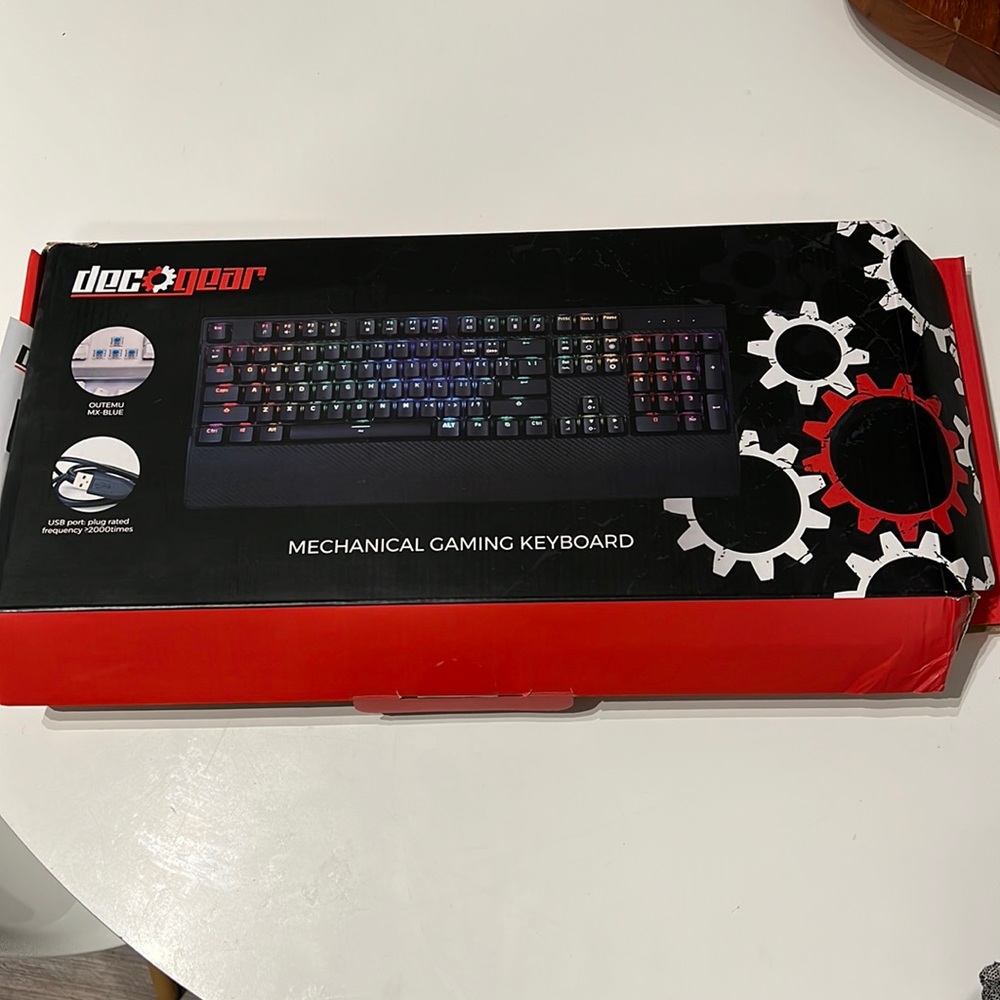 NWT IN BOX Deco Gear Mechanical Gaming Keyboard